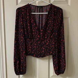🌷3 for$25🌷Dynamite, US XS, Red & Black Ditsy Floral Long Sleeve V-Neck Crop Top
